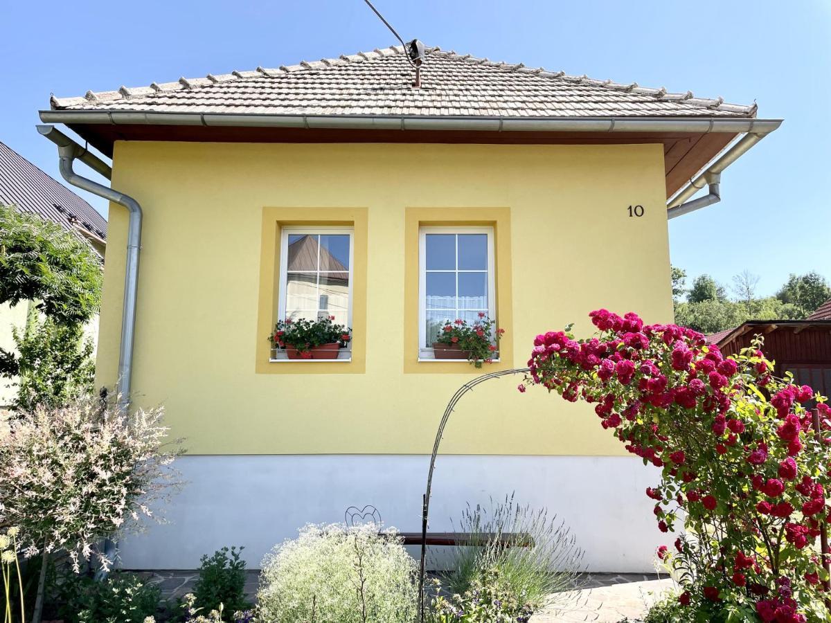 Zlty Domcek - Apartman Svabovce Exterior photo
